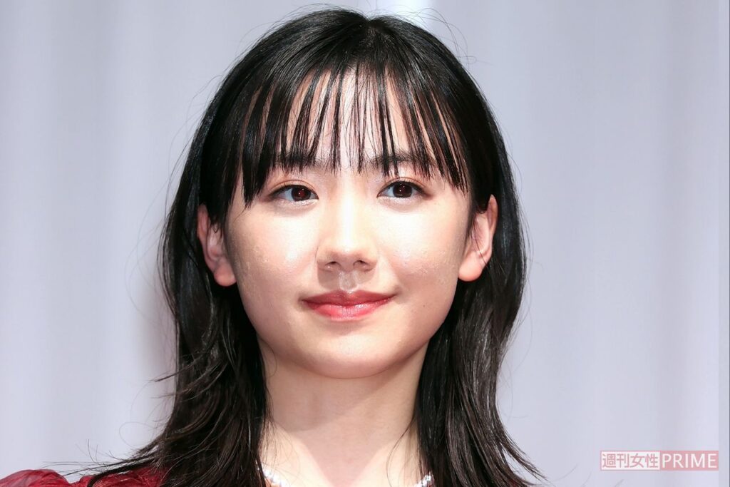 芦田愛菜が10月期フジテレビドラマ主演に！高橋文哉との“お似合い”ロケ現場を目撃撮、大学4年生になった天才子役の進路は《2026年9月Choice》 | 週刊女性PRIME