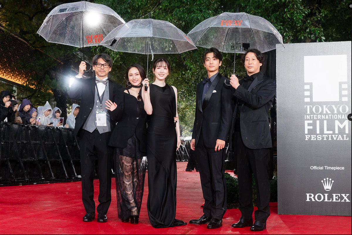 2026年10月26日、都内で開催された「第39回東京国際映画祭」のレッドカーペットに登場した女優の平祐奈と永野芽郁(@dmmtv_prのInstagramより)